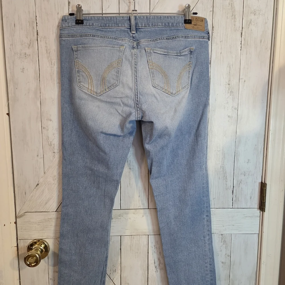 Hollister Women's Light Blue Jeans - Picture 5 of 8